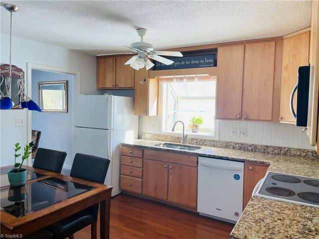 904 Fairidge Drive, Jamestown, NC 27282