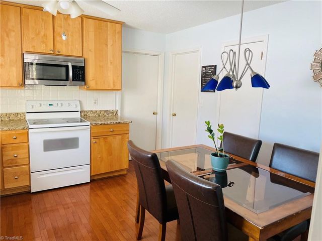 904 Fairidge Drive, Jamestown, NC 27282