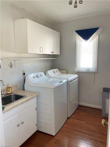 904 Fairidge Drive, Jamestown, NC 27282