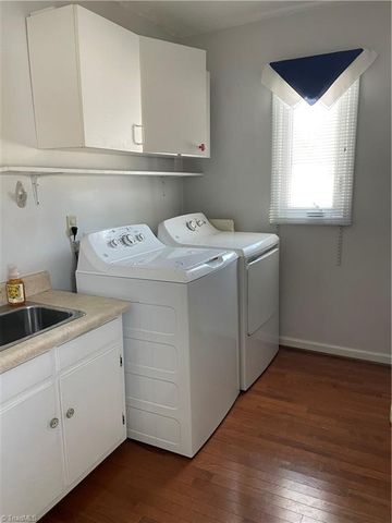 904 Fairidge Drive, Jamestown, NC 27282