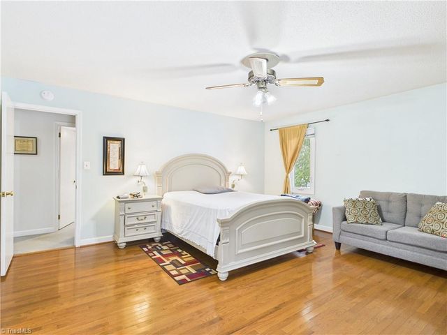 904 Fairidge Drive, Jamestown, NC 27282