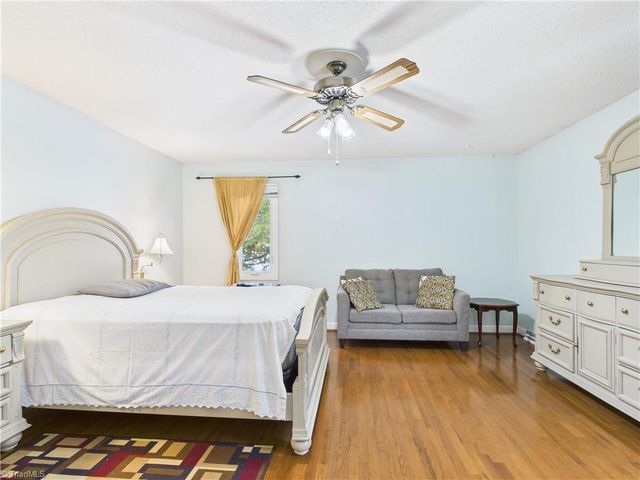 904 Fairidge Drive, Jamestown, NC 27282