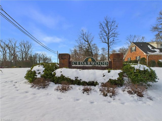 904 Fairidge Drive, Jamestown, NC 27282