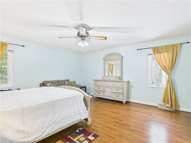 904 Fairidge Drive, Jamestown, NC 27282