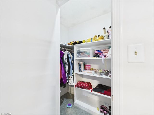 904 Fairidge Drive, Jamestown, NC 27282