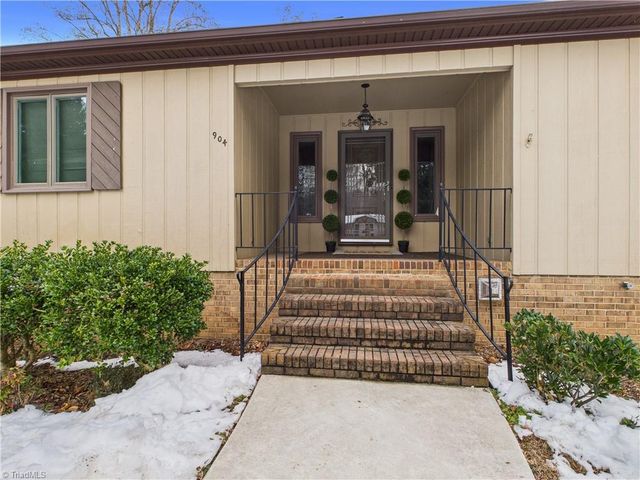 904 Fairidge Drive, Jamestown, NC 27282