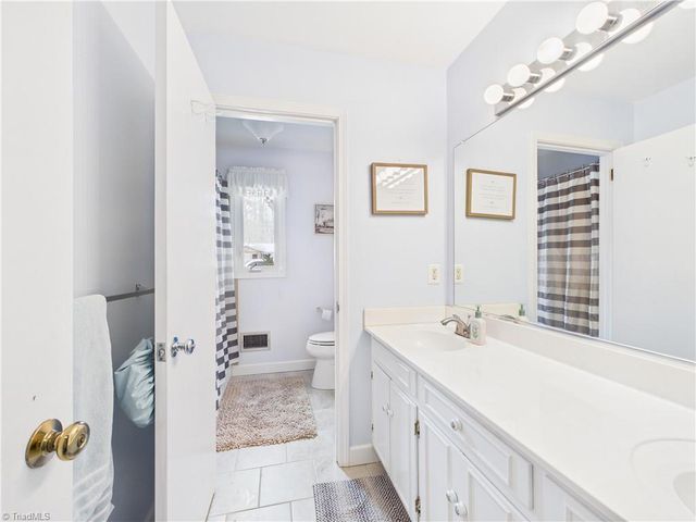 904 Fairidge Drive, Jamestown, NC 27282