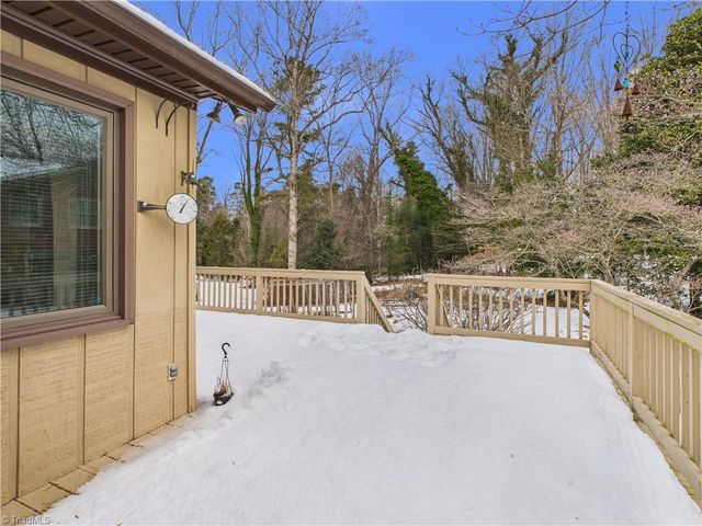 904 Fairidge Drive, Jamestown, NC 27282