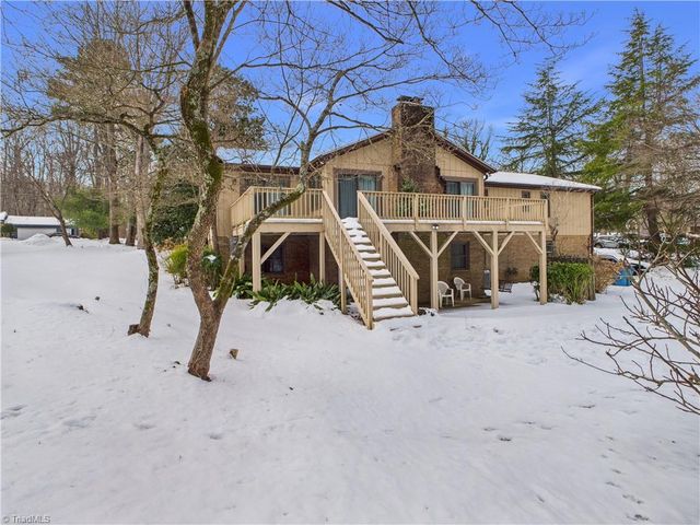 904 Fairidge Drive, Jamestown, NC 27282