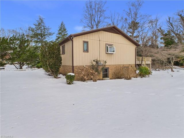 904 Fairidge Drive, Jamestown, NC 27282