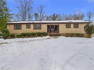 904 Fairidge Drive, Jamestown, NC 27282