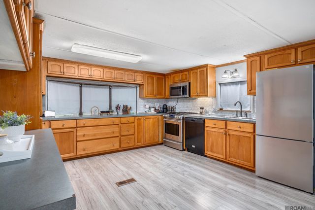 16481 Kinchen Rd, Livingston, LA 70754