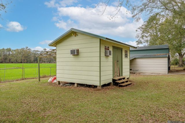 16481 Kinchen Rd, Livingston, LA 70754