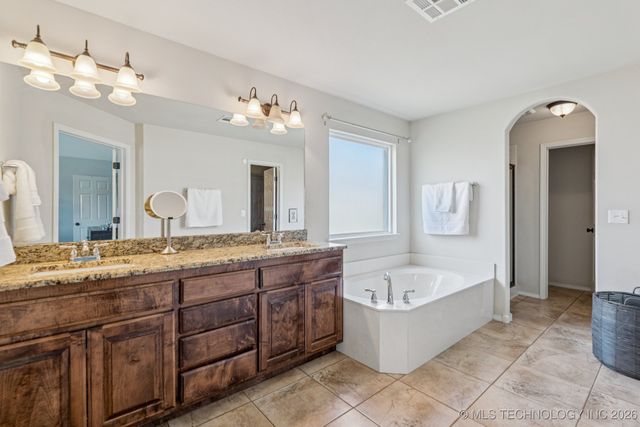 1515 E Orlando Court, Broken Arrow, OK 74011