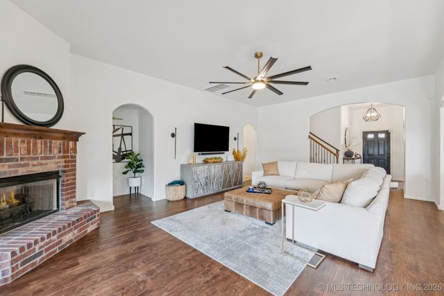 1515 E Orlando Court, Broken Arrow, OK 74011