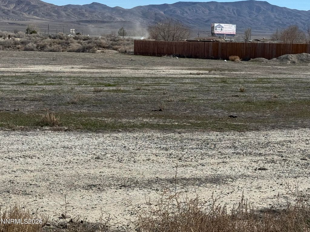 Image 5 of property listing at 38 River Banks Court, Lovelock, NV 89419