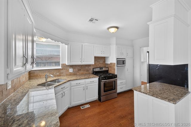 206 W 31st Street, Sand Springs, OK 74063