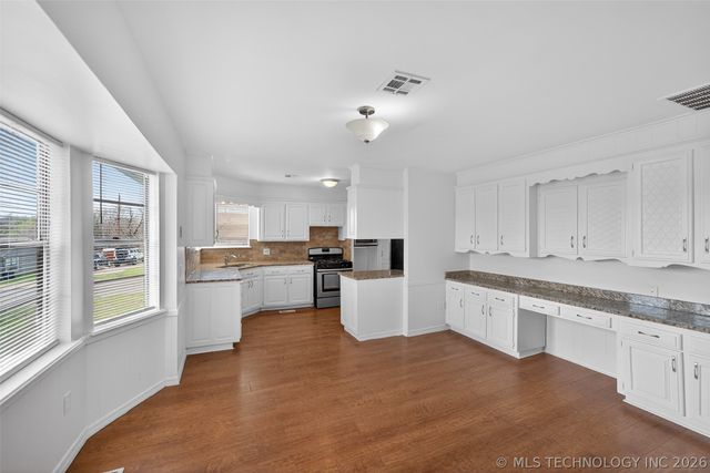 206 W 31st Street, Sand Springs, OK 74063