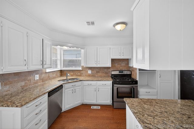 206 W 31st Street, Sand Springs, OK 74063