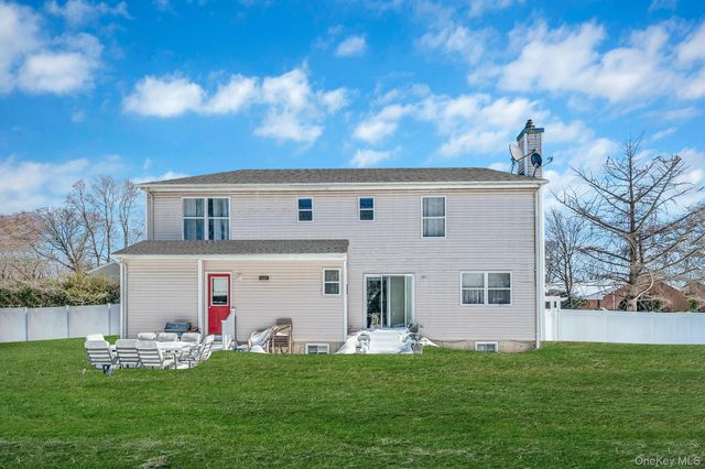 49 Flamingo Road, Rocky Point, NY 11778