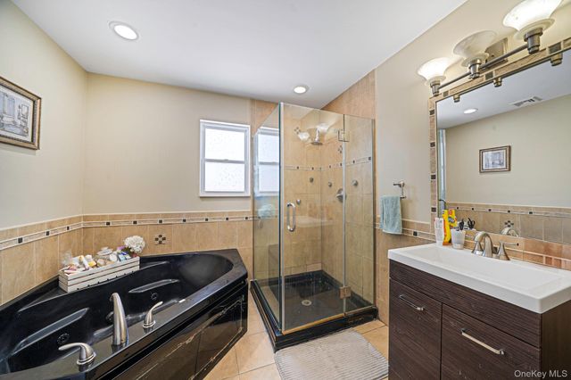 49 Flamingo Road, Rocky Point, NY 11778