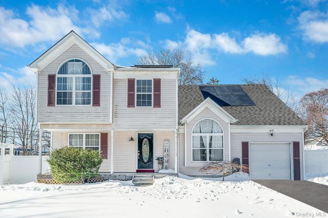 49 Flamingo Road, Rocky Point, NY 11778