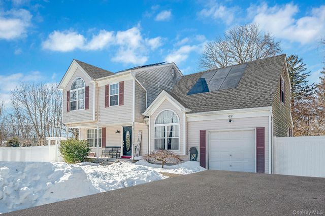 49 Flamingo Road, Rocky Point, NY 11778