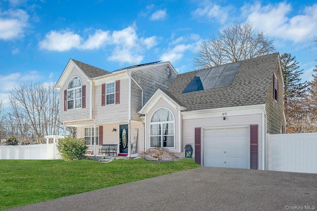 49 Flamingo Road, Rocky Point, NY 11778