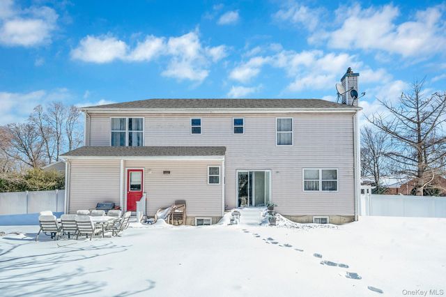 49 Flamingo Road, Rocky Point, NY 11778