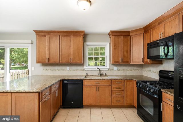 37 DUNMOOR CT S CT S, Hamilton, NJ 08690