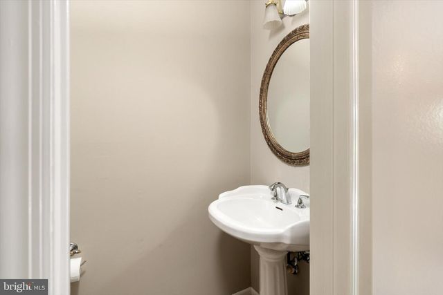 37 DUNMOOR CT S CT S, Hamilton, NJ 08690