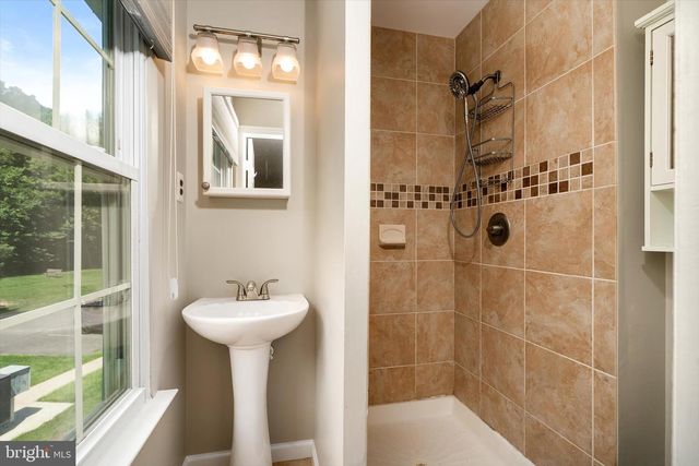 37 DUNMOOR CT S CT S, Hamilton, NJ 08690