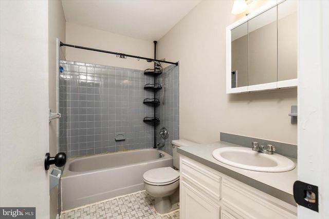 37 DUNMOOR CT S CT S, Hamilton, NJ 08690