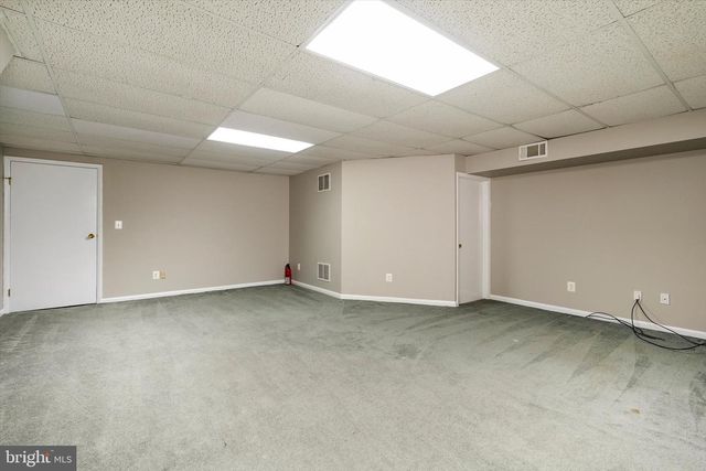 37 DUNMOOR CT S CT S, Hamilton, NJ 08690