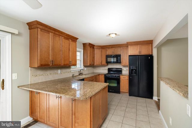 37 DUNMOOR CT S CT S, Hamilton, NJ 08690