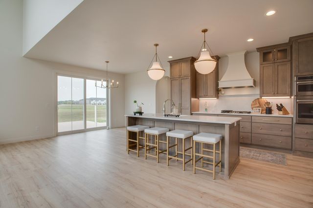 2960 Prairie Farms Circle S, Fargo, ND 58104