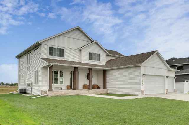 2960 Prairie Farms Circle S, Fargo, ND 58104