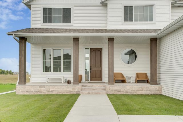 2960 Prairie Farms Circle S, Fargo, ND 58104