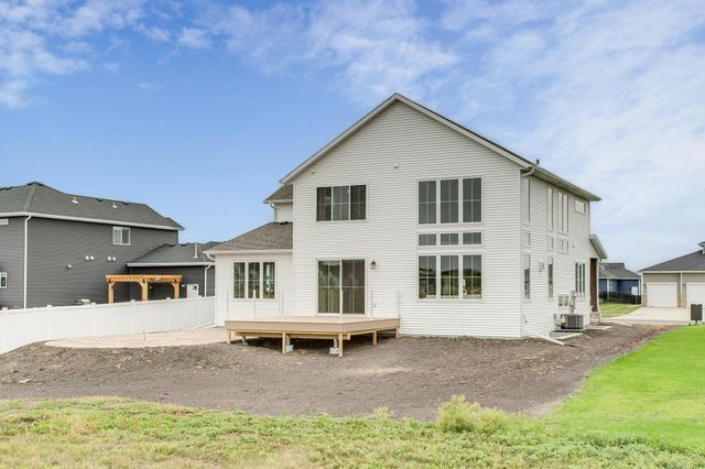 2960 Prairie Farms Circle S, Fargo, ND 58104