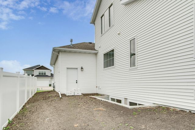 2960 Prairie Farms Circle S, Fargo, ND 58104