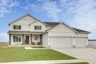 2960 Prairie Farms Circle S, Fargo, ND 58104