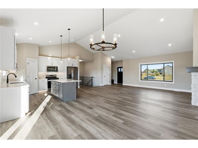 1432 E Oaks Trail, Houlton, WI 54082