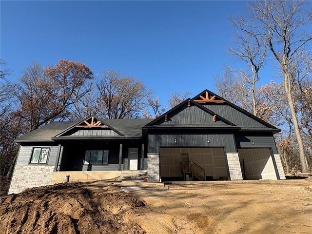 1432 E Oaks Trail, Houlton, WI 54082