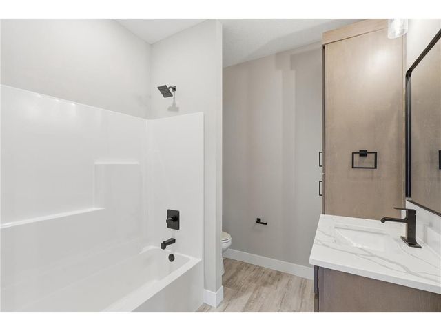 1432 E Oaks Trail, Houlton, WI 54082