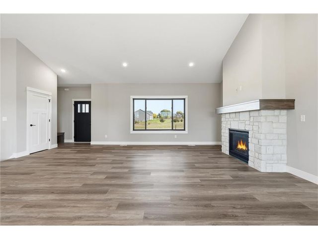 1432 E Oaks Trail, Houlton, WI 54082