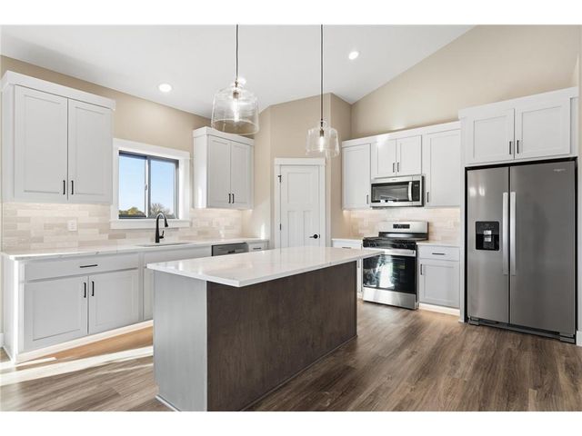 1432 E Oaks Trail, Houlton, WI 54082