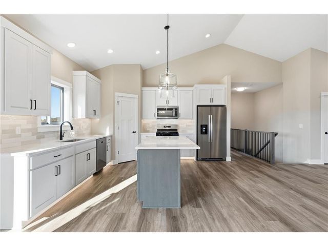 1432 E Oaks Trail, Houlton, WI 54082