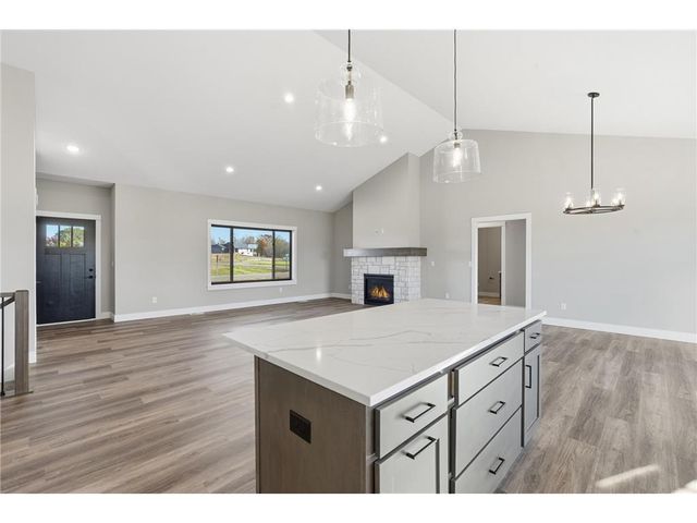 1432 E Oaks Trail, Houlton, WI 54082