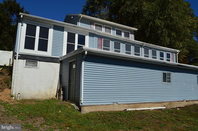 420 RIVER RD, Dauphin, PA 17018