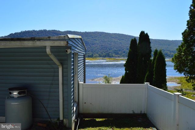 420 RIVER RD, Dauphin, PA 17018
